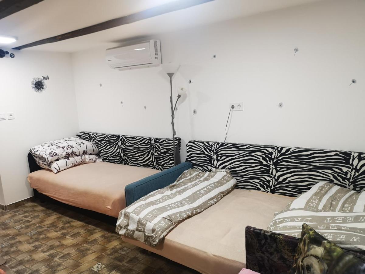 Kuti Vendeghaz Hotel Bakonykuti Buitenkant foto