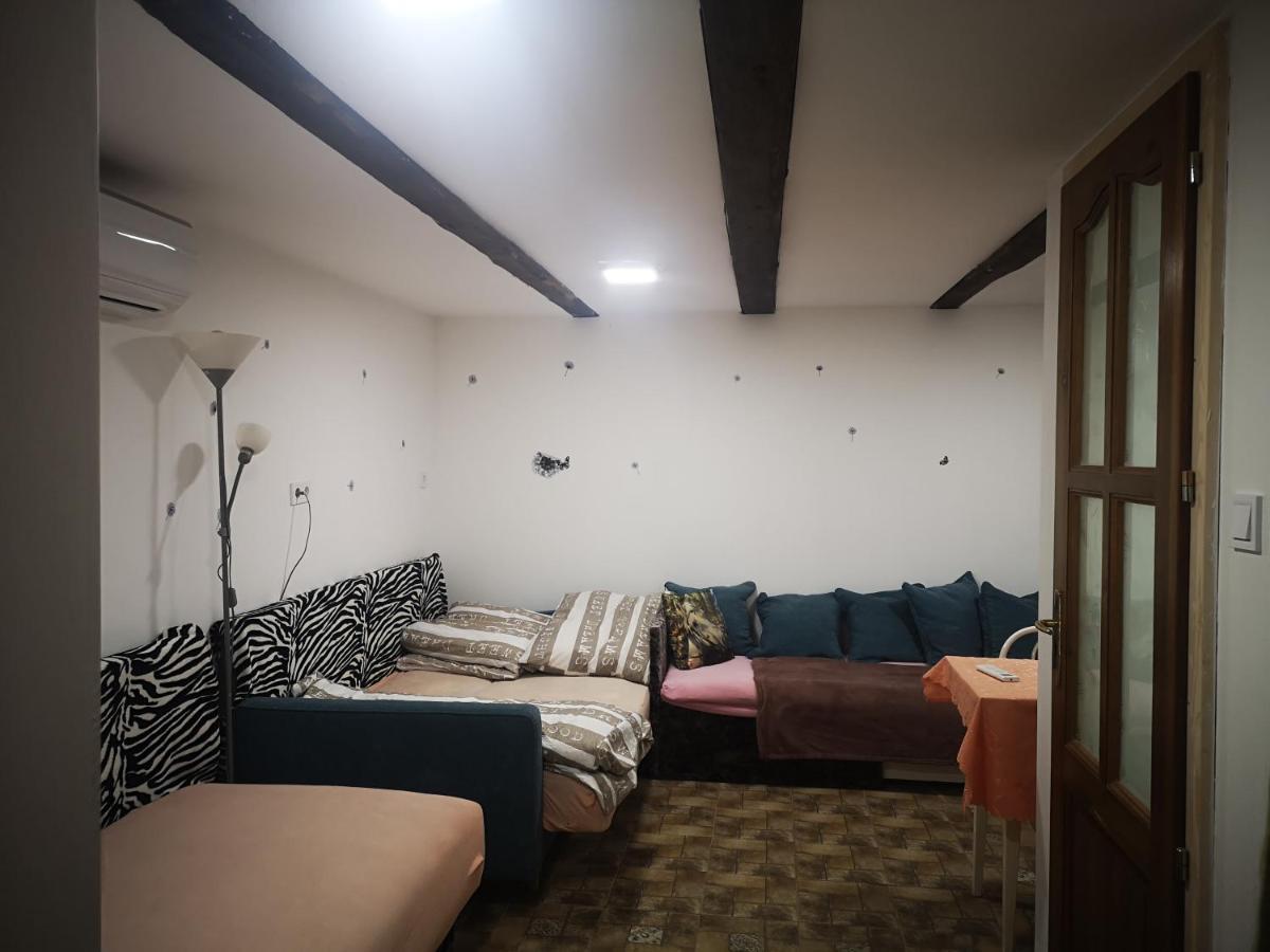 Kuti Vendeghaz Hotel Bakonykuti Buitenkant foto