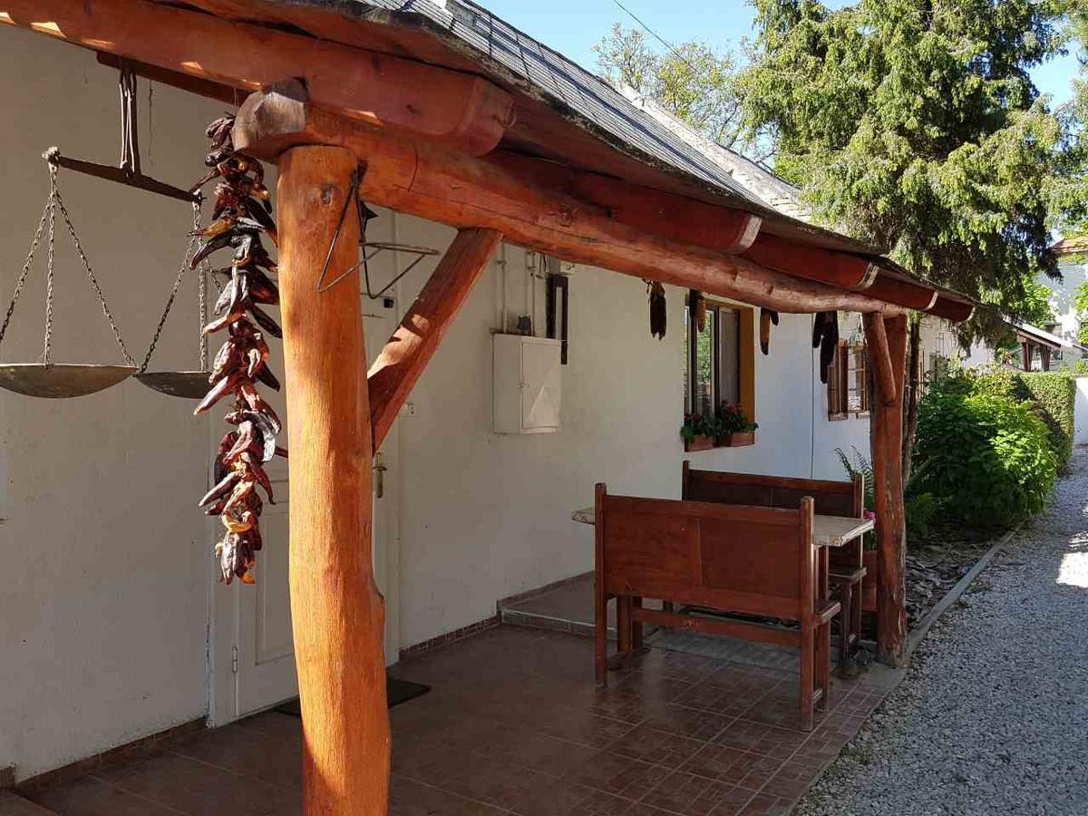 Kuti Vendeghaz Hotel Bakonykuti Buitenkant foto
