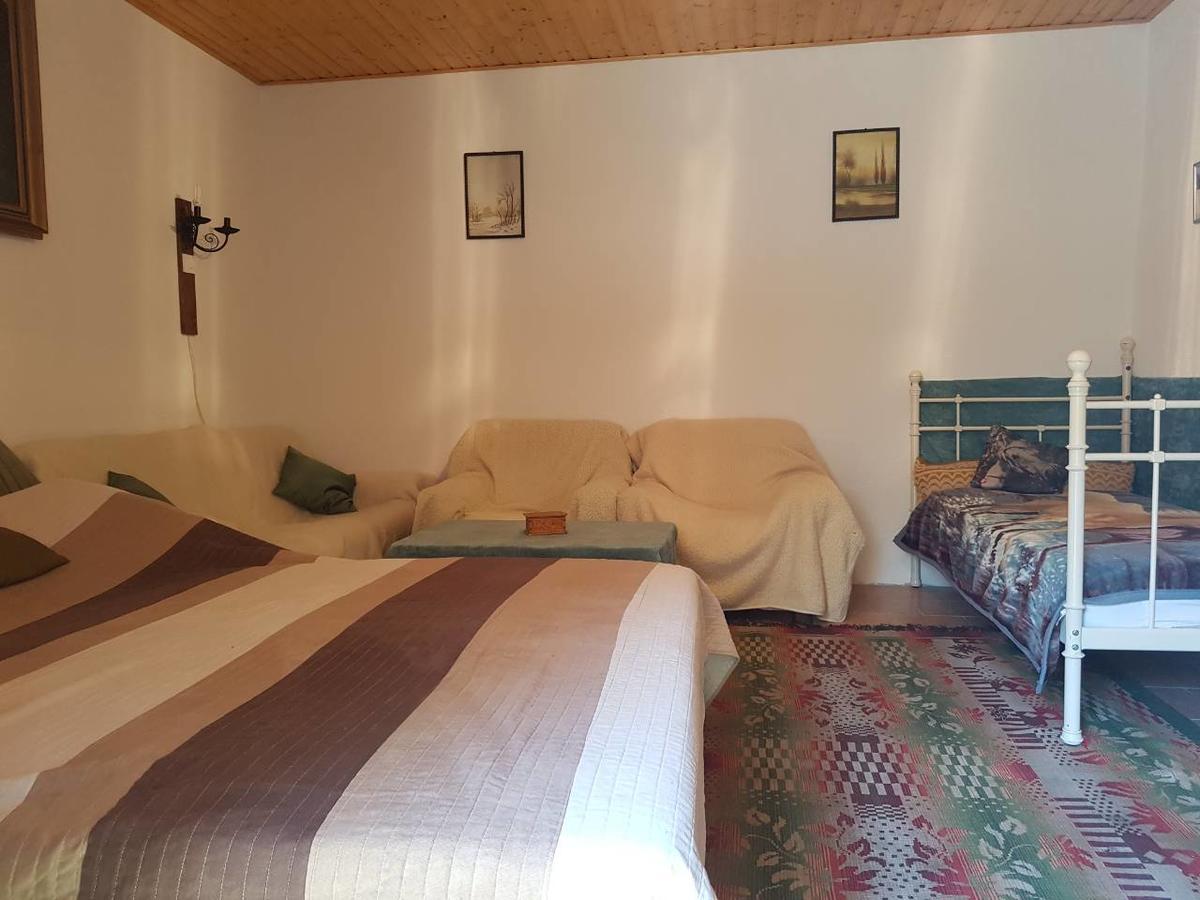 Kuti Vendeghaz Hotel Bakonykuti Buitenkant foto