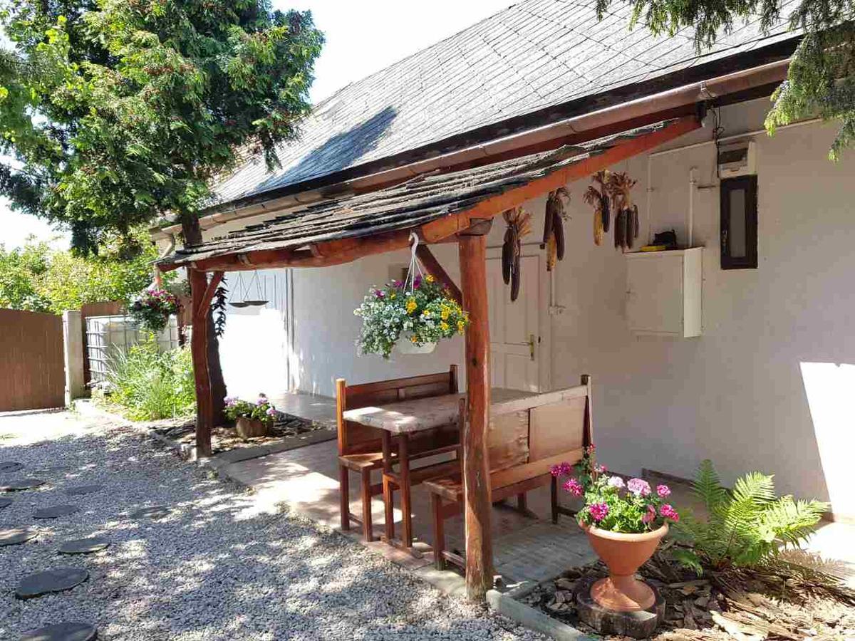 Kuti Vendeghaz Hotel Bakonykuti Buitenkant foto