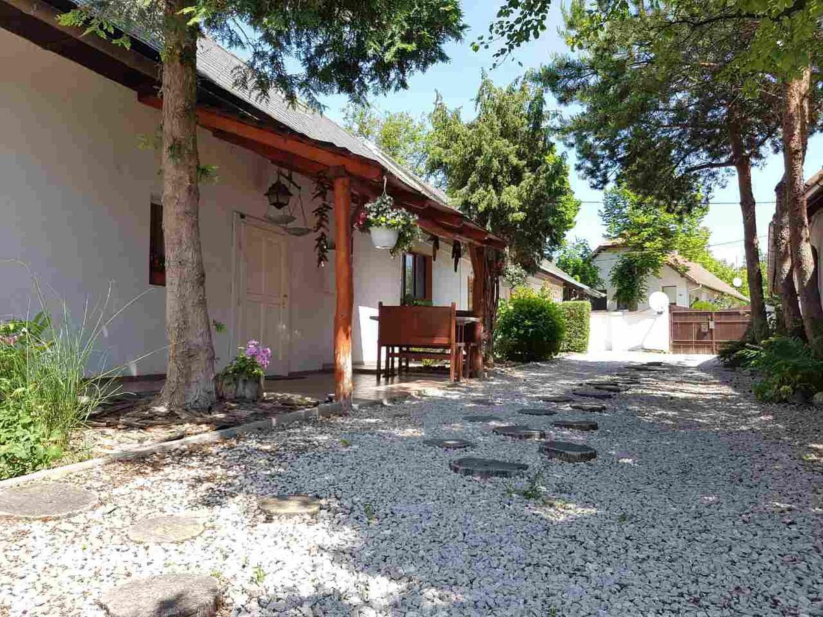 Kuti Vendeghaz Hotel Bakonykuti Buitenkant foto