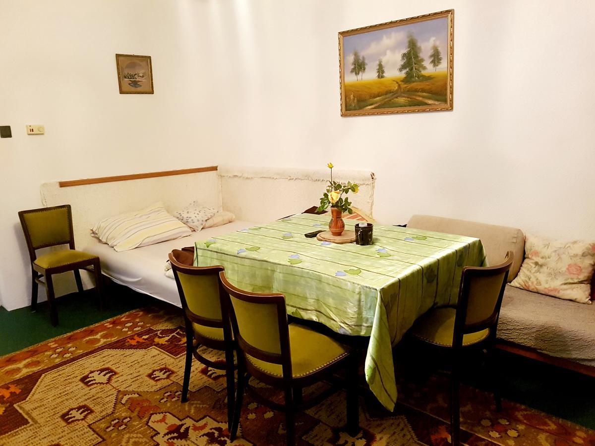 Kuti Vendeghaz Hotel Bakonykuti Buitenkant foto