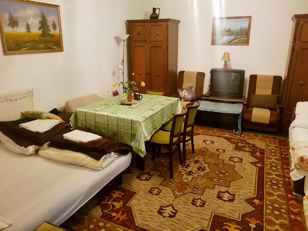 Kuti Vendeghaz Hotel Bakonykuti Buitenkant foto