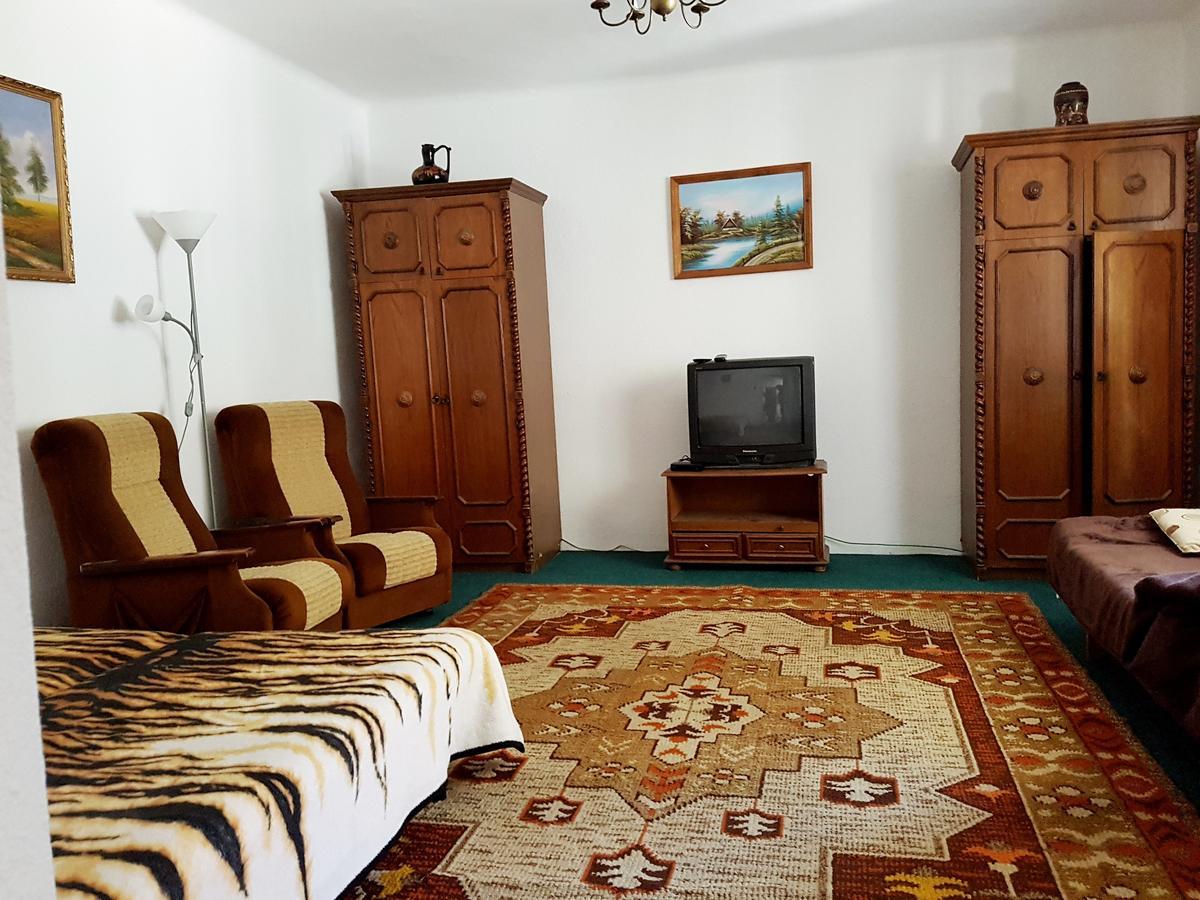 Kuti Vendeghaz Hotel Bakonykuti Buitenkant foto