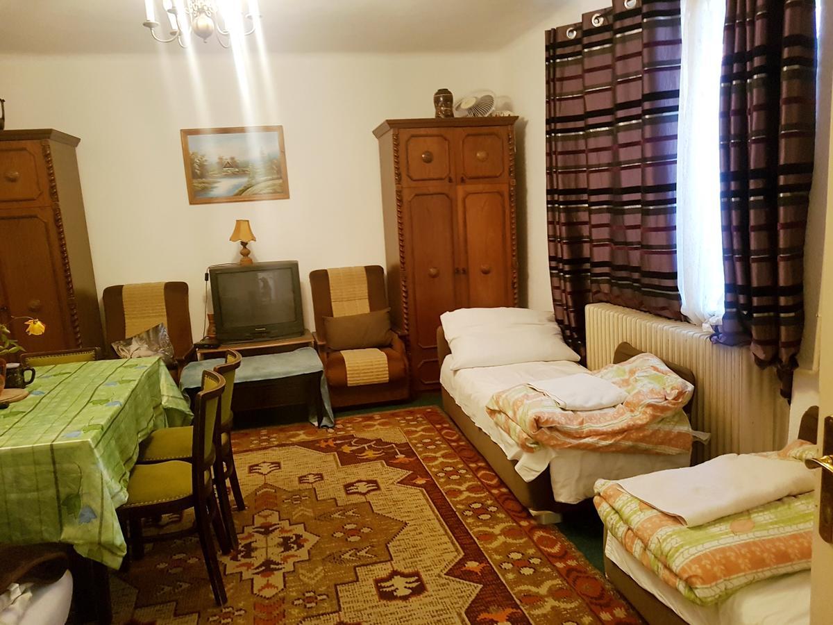 Kuti Vendeghaz Hotel Bakonykuti Buitenkant foto