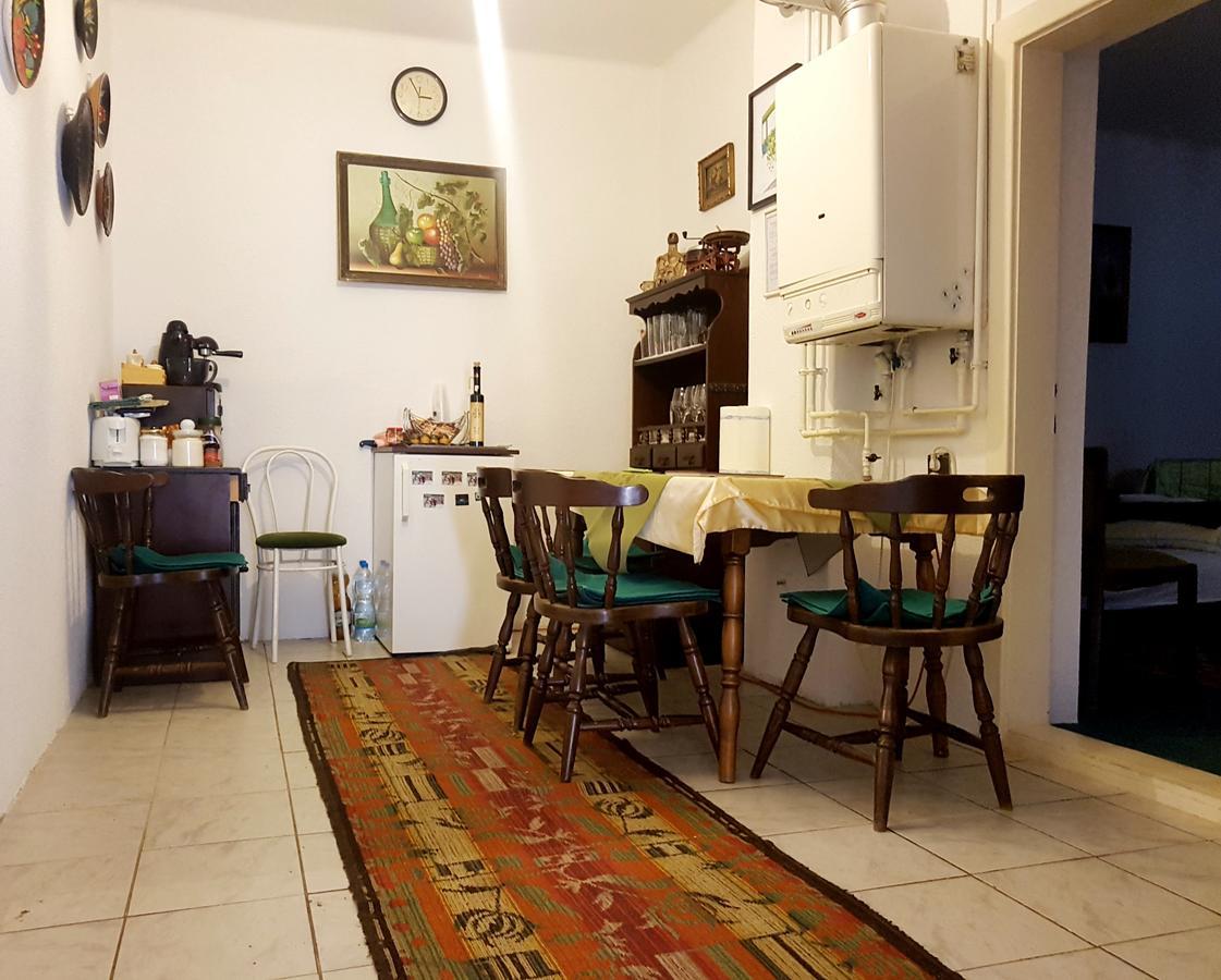 Kuti Vendeghaz Hotel Bakonykuti Buitenkant foto