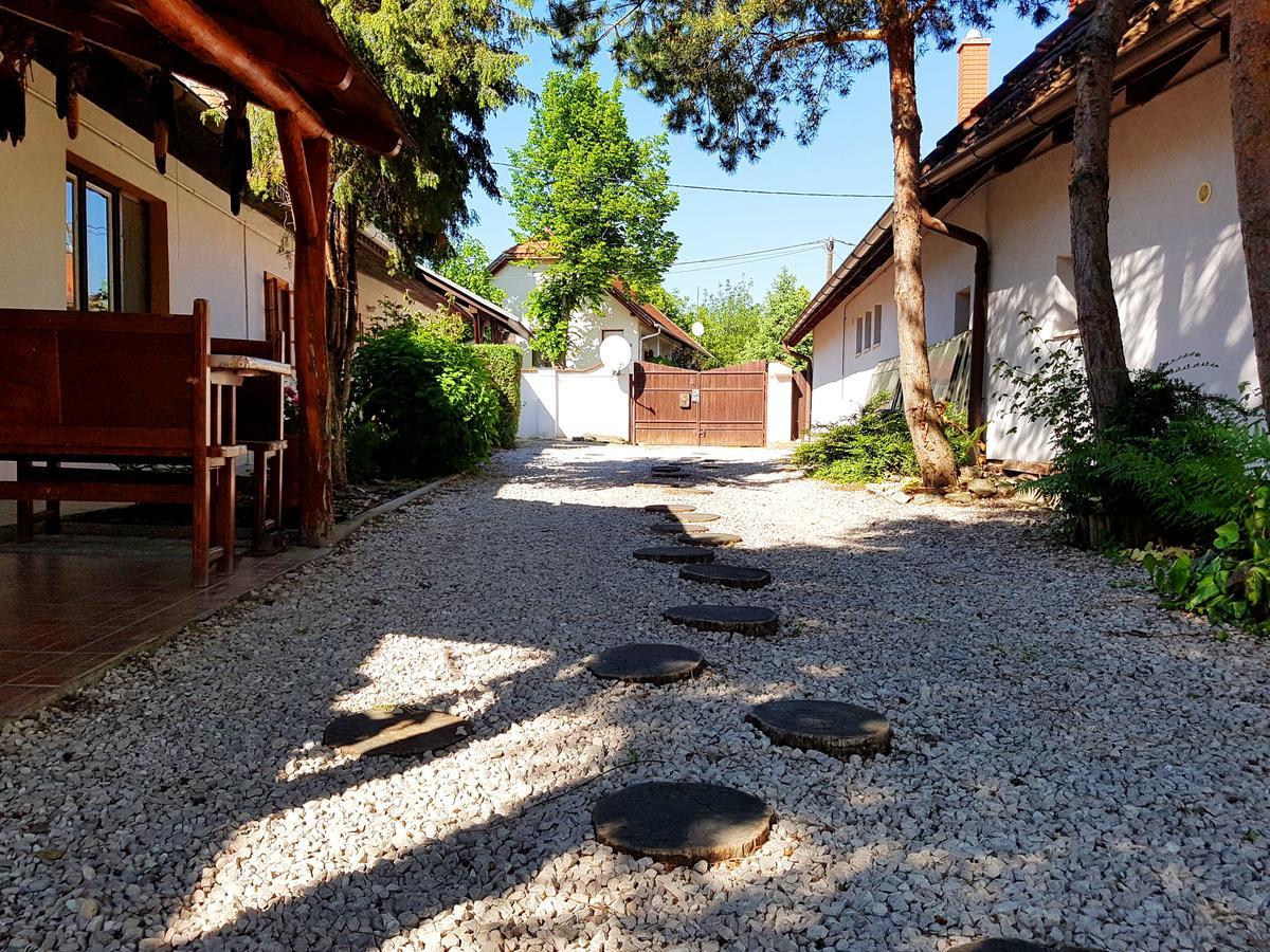 Kuti Vendeghaz Hotel Bakonykuti Buitenkant foto