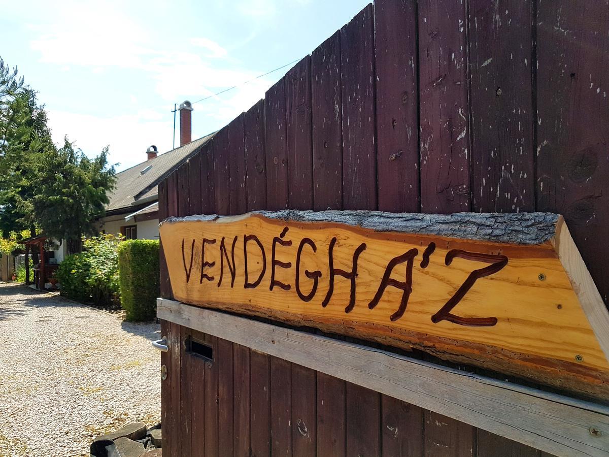 Kuti Vendeghaz Hotel Bakonykuti Buitenkant foto